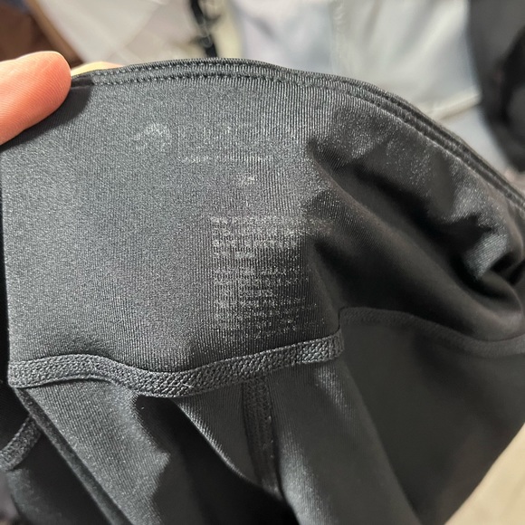 Active Capri black mesh insert leggings size large - Picture 7 of 8